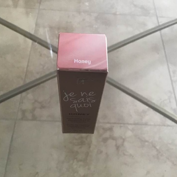 It Cosmetics Lip Treatment (HONEY) - Picture 4 of 5